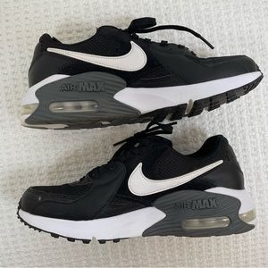 Nike Air MAX Excee size 8 Black/White Sneakers